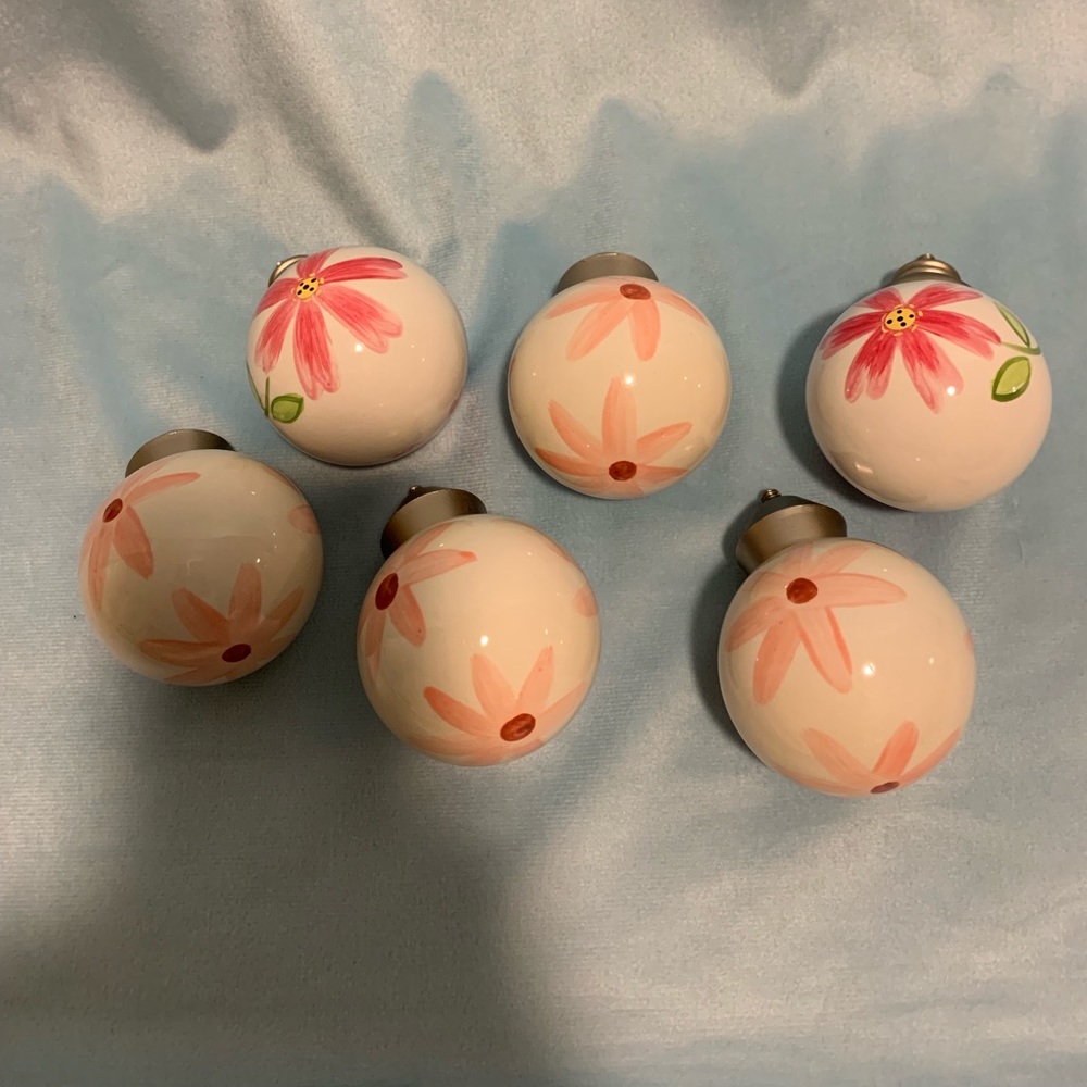 6 Pottery Barn Kids curtain rod finials